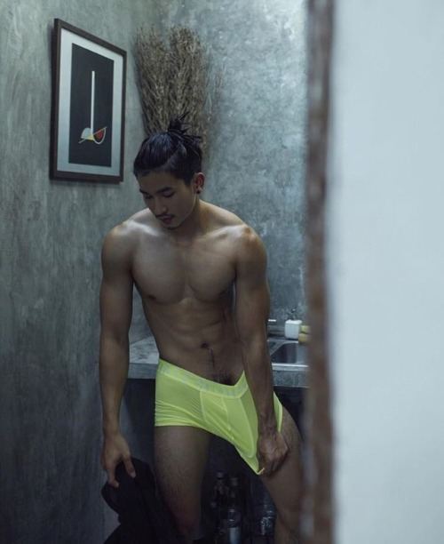 ถอดโชว์เรือนร่าง 2224