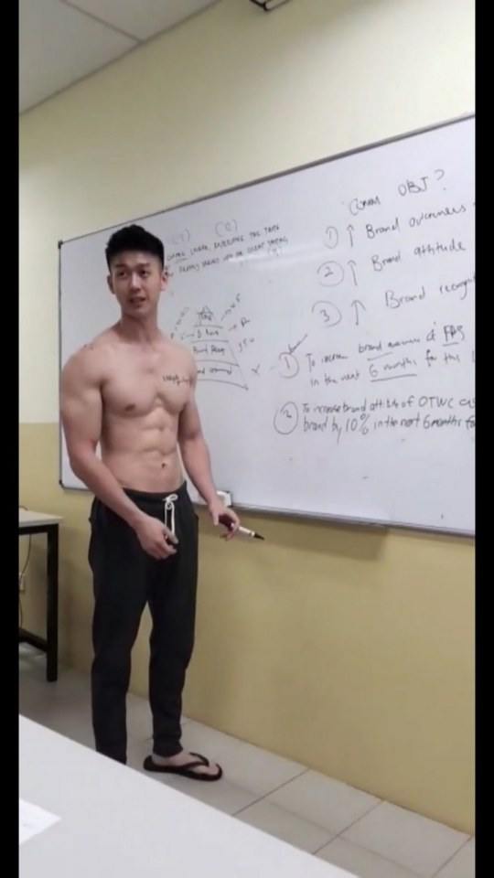 ถอดโชว์เรือนร่าง 2229