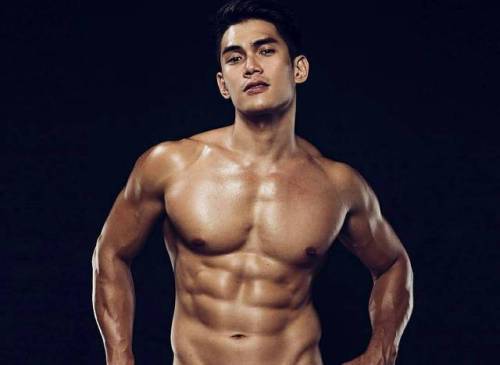 ถอดโชว์เรือนร่าง 2234