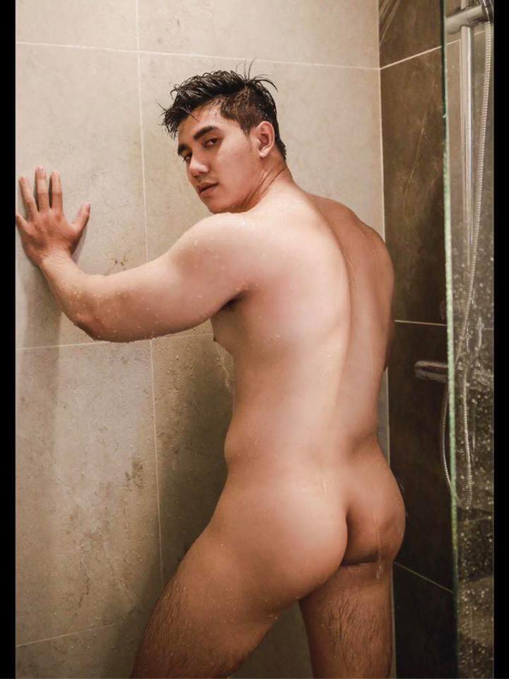 หนุ่มหล่อขึ้นปก 50