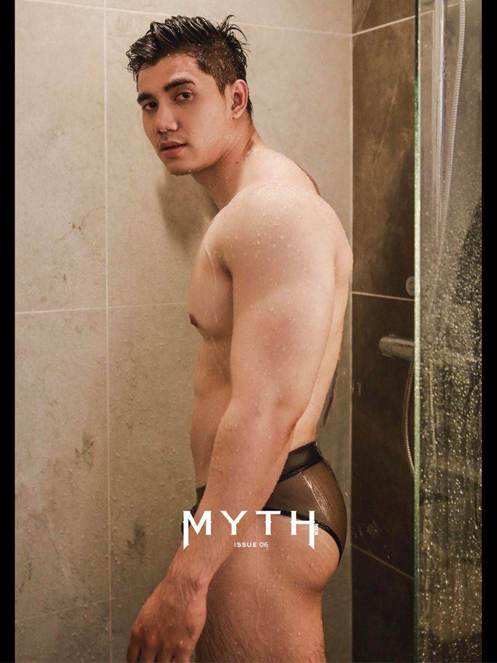หนุ่มหล่อขึ้นปก 50