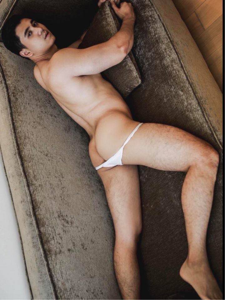 หนุ่มหล่อขึ้นปก 50