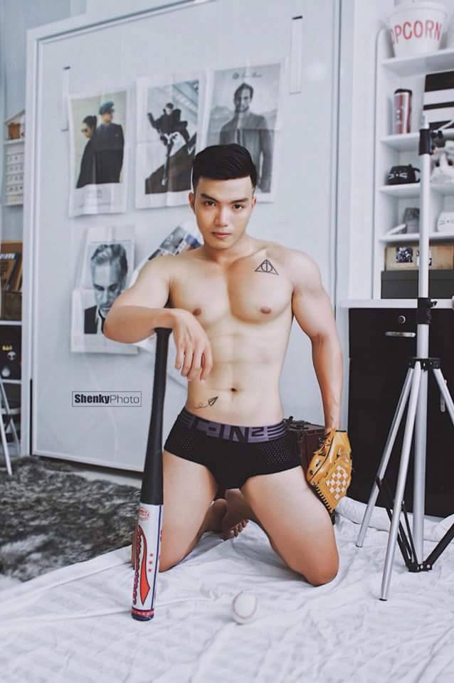 Hot guy in underwear 336