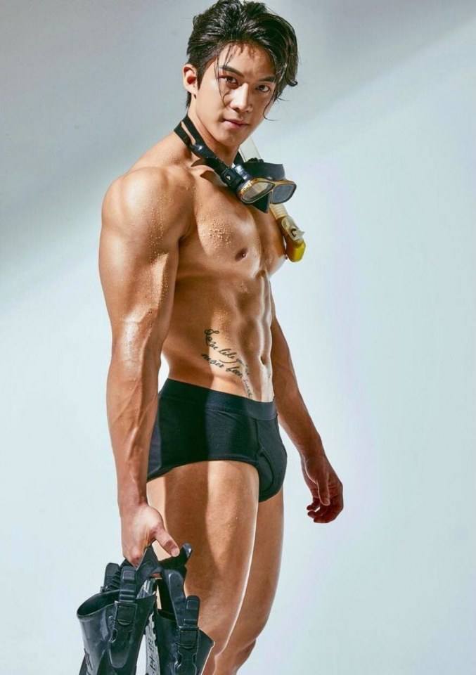 Hot guy in underwear 336