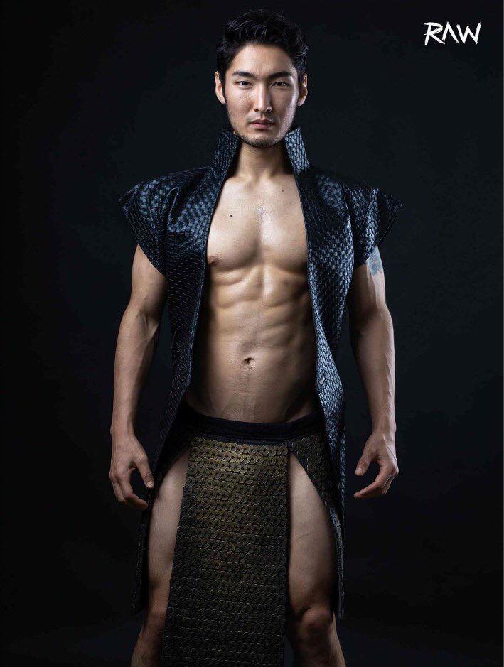 หนุ่มหล่อขึ้นปก 51