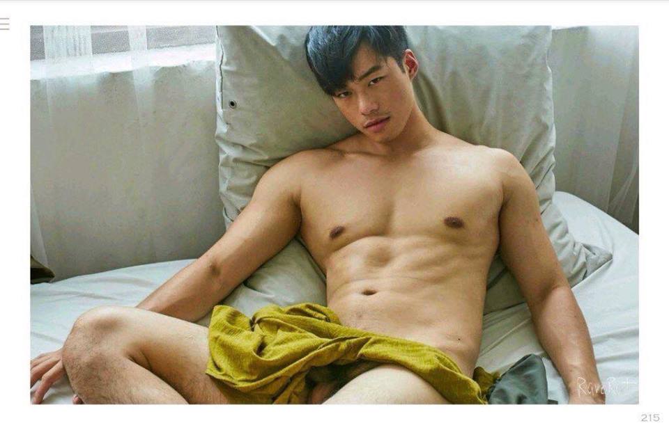 หนุ่มหล่อขึ้นปก 52