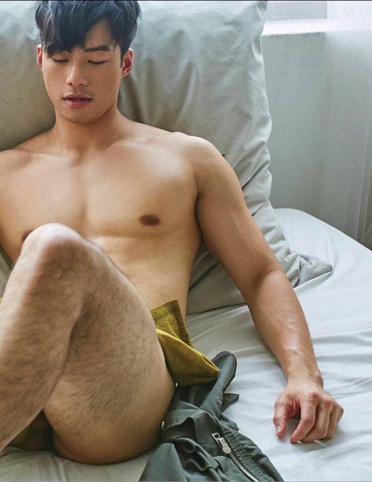 หนุ่มหล่อขึ้นปก 52