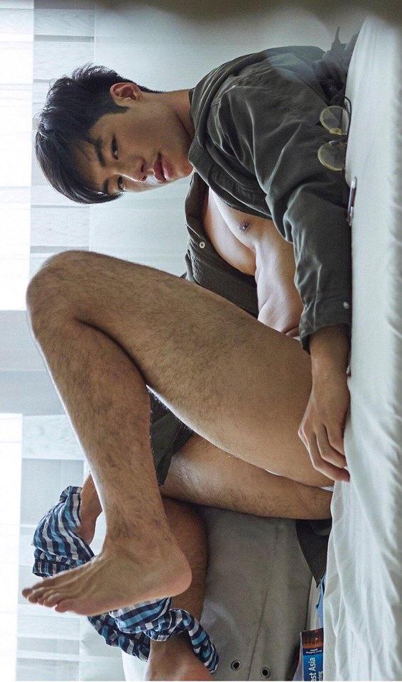 หนุ่มหล่อขึ้นปก 52