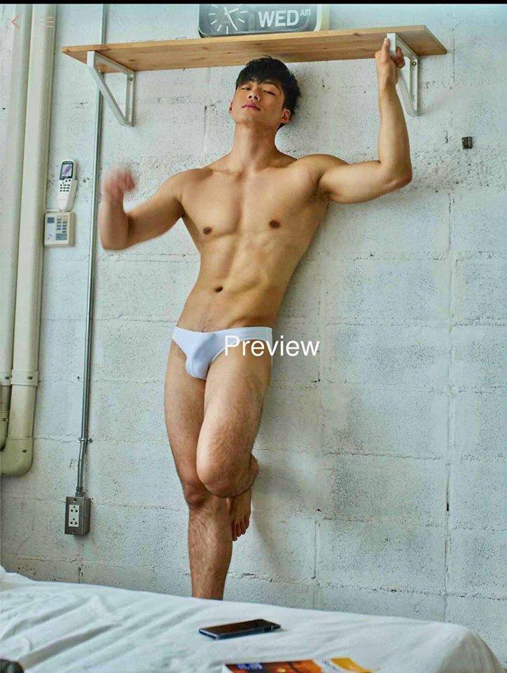 หนุ่มหล่อขึ้นปก 52