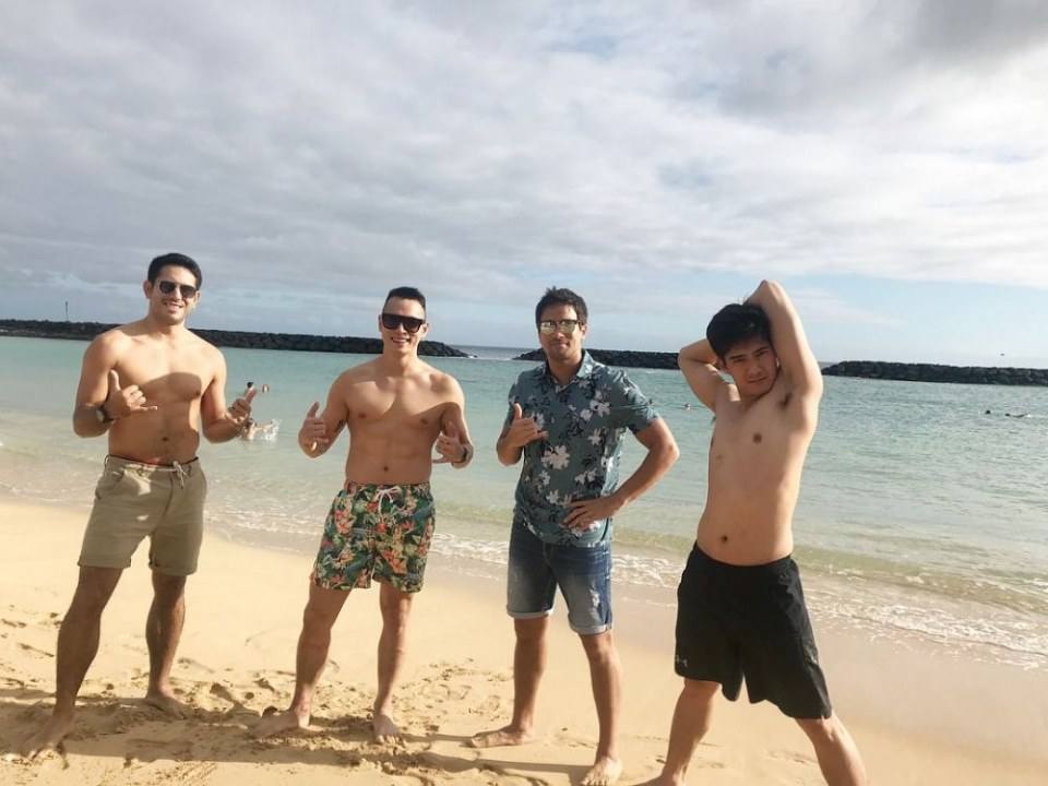เลียทั้งตัว