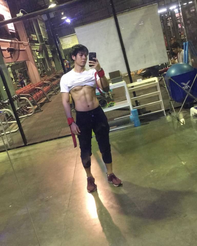 เลียทั้งตัว