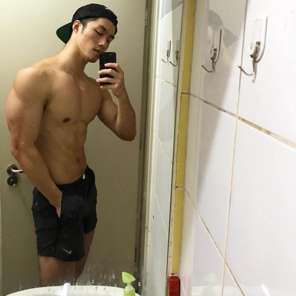 เลียทั้งตัว