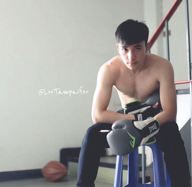 เลียทั้งตัว