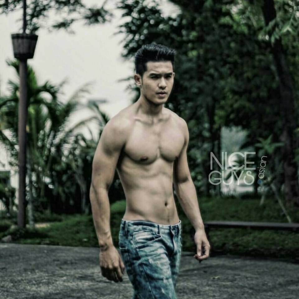 เลียทั้งตัว