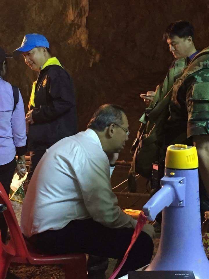 พวกเขาคือ ฮีโร่