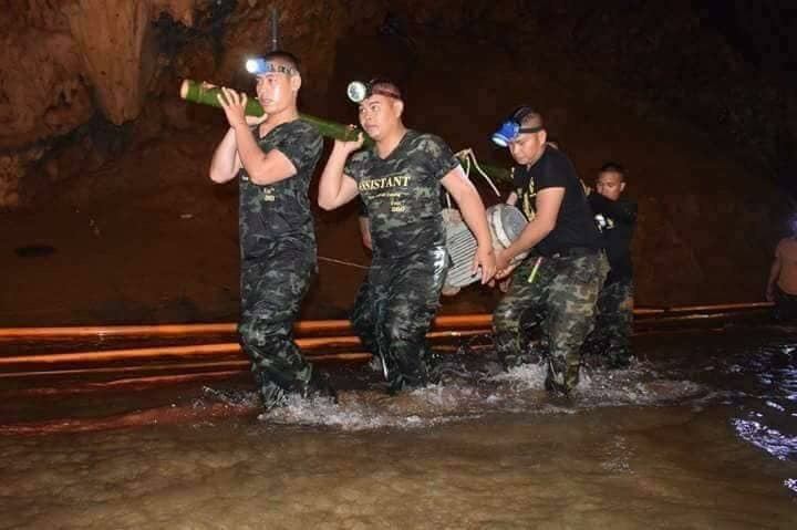 พวกเขาคือ ฮีโร่