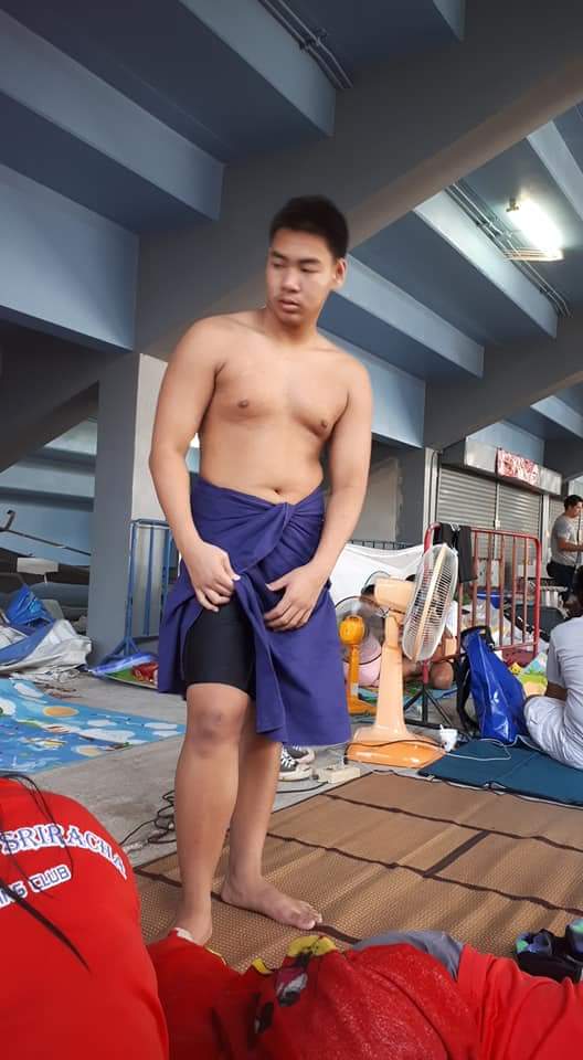 อยากว่ายน้ำจัง