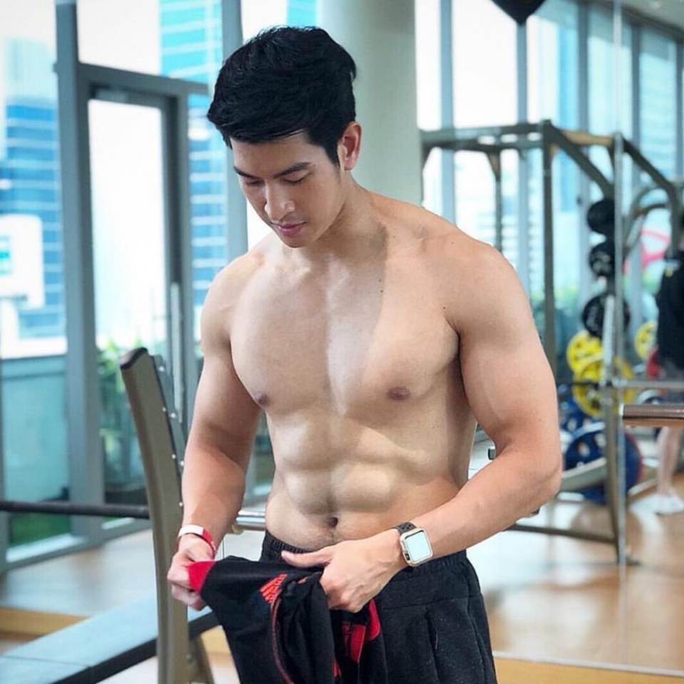 เลือกเลีย