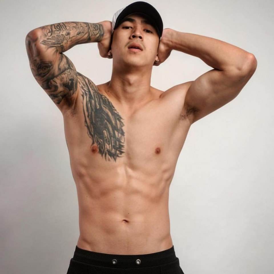 เลือกเลีย