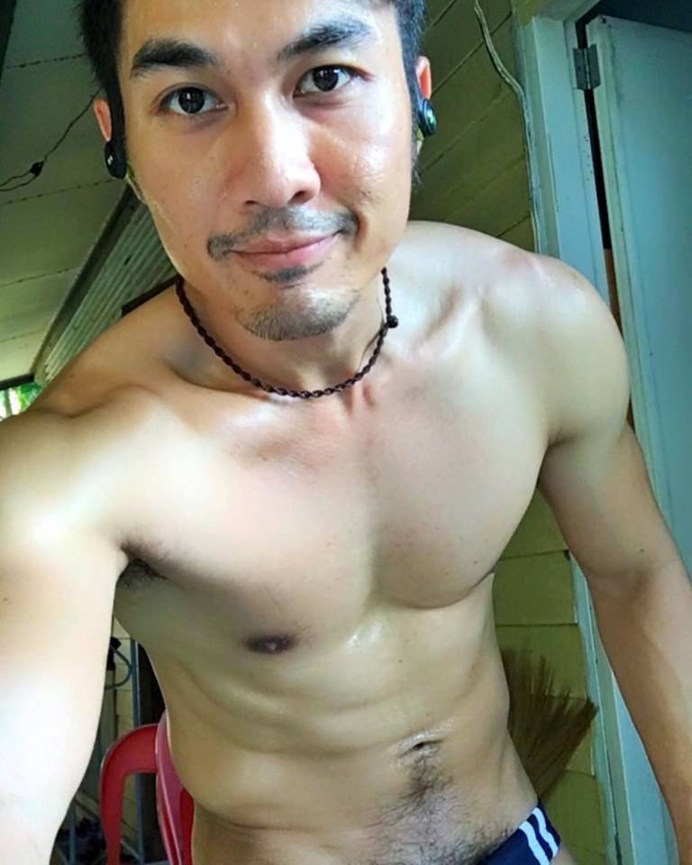 เลือกเลีย