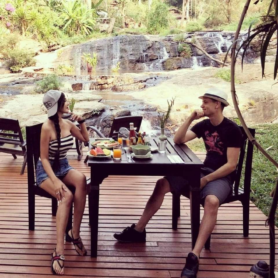 หวานเว่อร์ เปิ้ล ไอริณ กับ แฟนหนุ่มชาวต่างชาติ