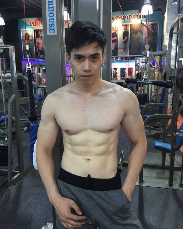 พี่เปียว ขาวโอโม่ กล้ามแน่นๆ