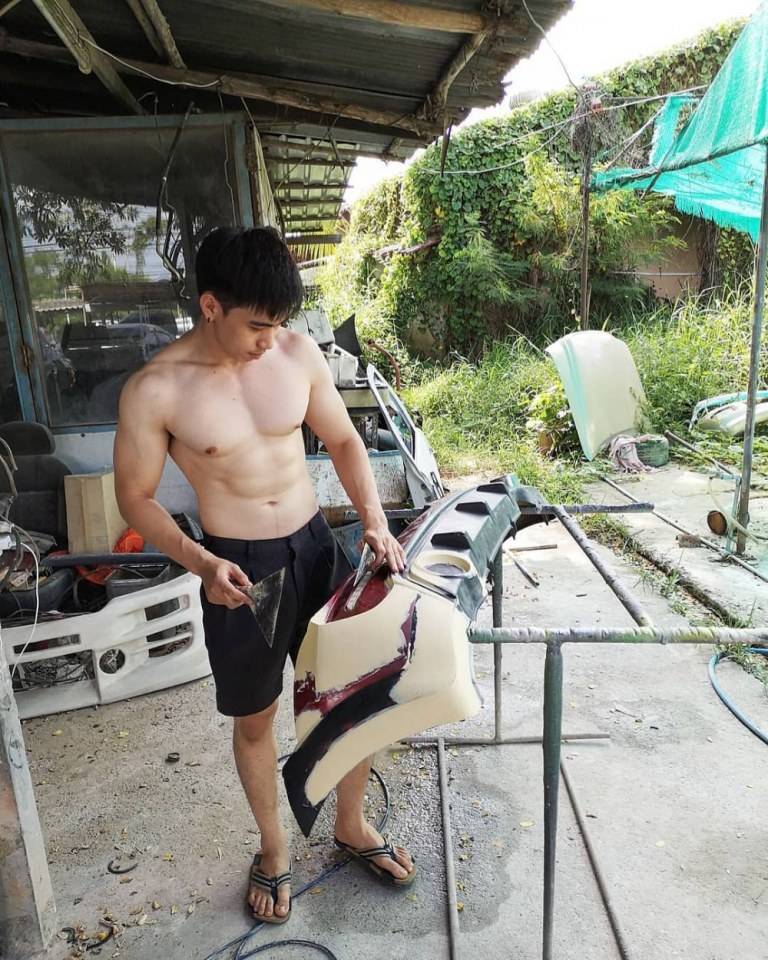 พี่เปียว ขาวโอโม่ กล้ามแน่นๆ