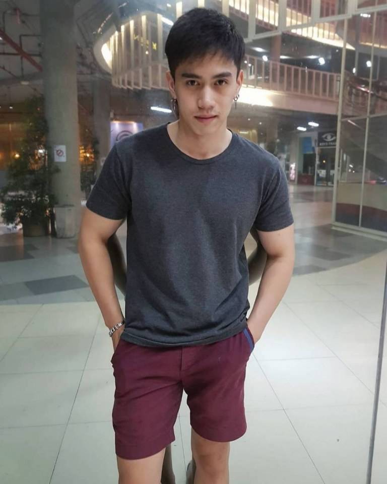 พี่เปียว ขาวโอโม่ กล้ามแน่นๆ