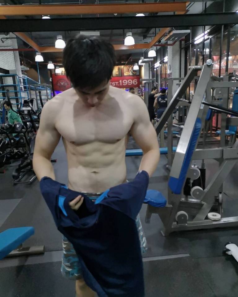 พี่เปียว ขาวโอโม่ กล้ามแน่นๆ