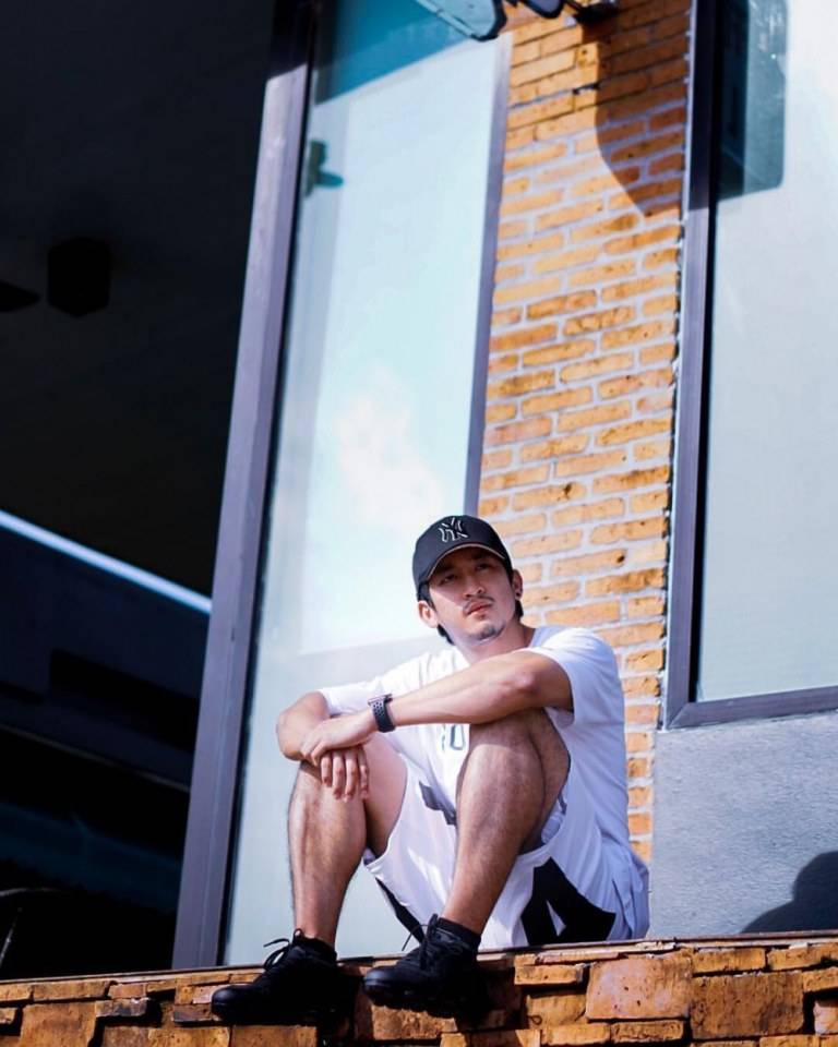แฉะ
