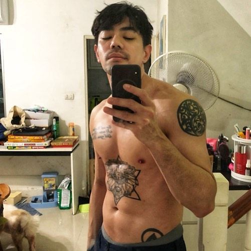 แฉะ