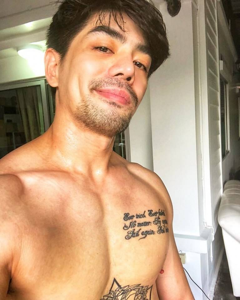 แฉะ