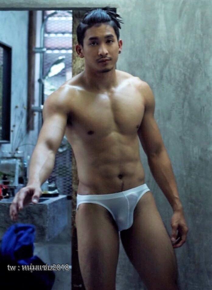แฉะ