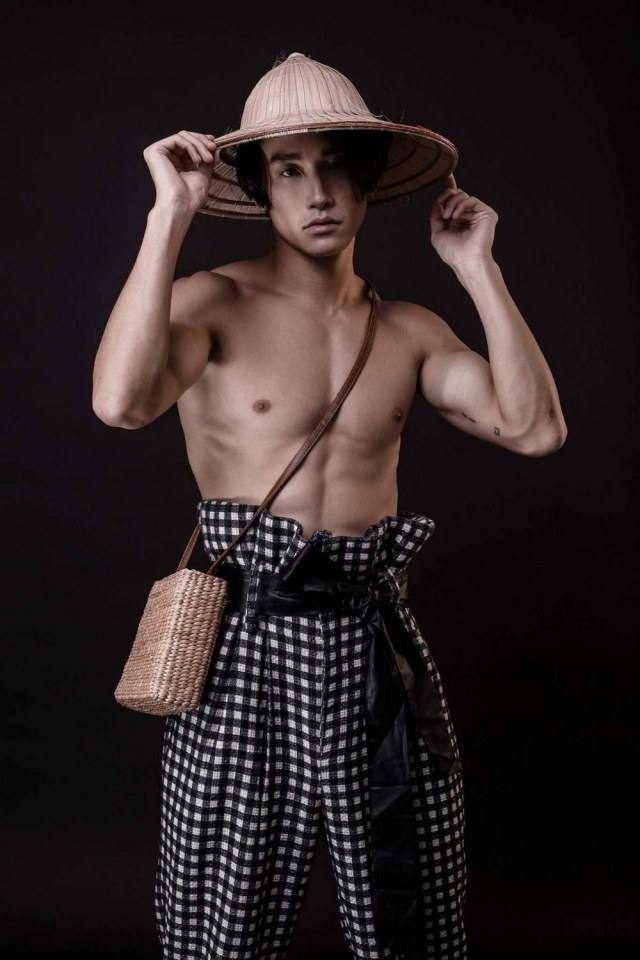 ถอดโชว์เรือนร่าง 2243