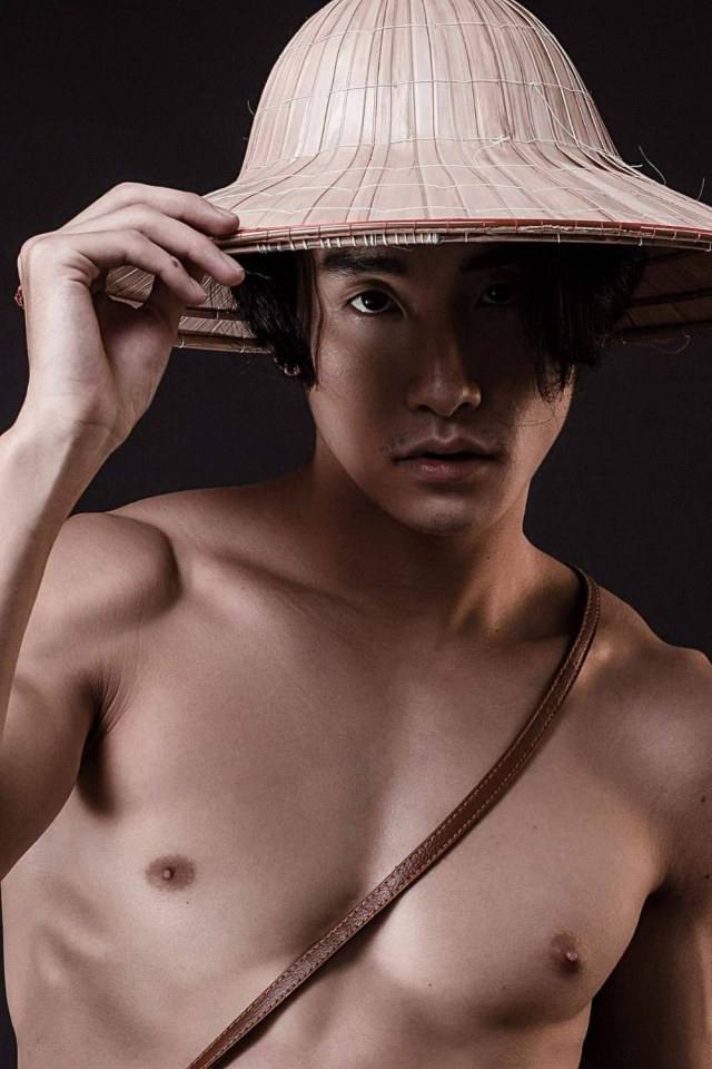 ถอดโชว์เรือนร่าง 2244