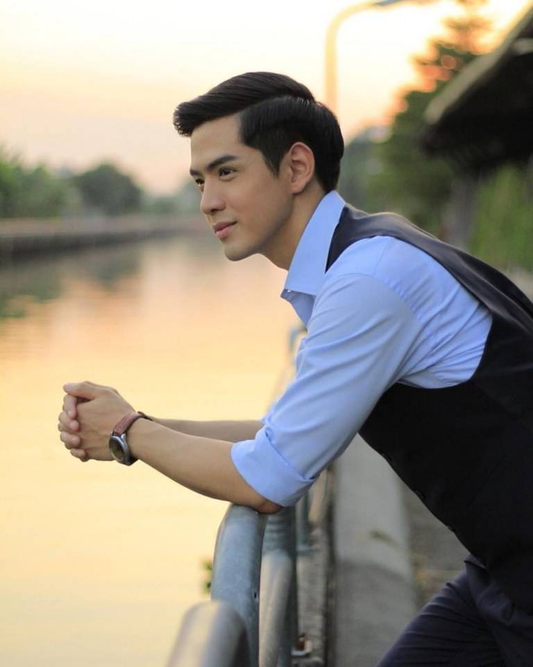 เปิดวาร์ป “ฟิล์ม ธนภัทร” หรือ “บอสวศิน” ในละคร “เมีย 2018” หนุ่มหล่อเสน่ห์แรง ที่สาวๆกำลังกรี๊ดหนักมาก!