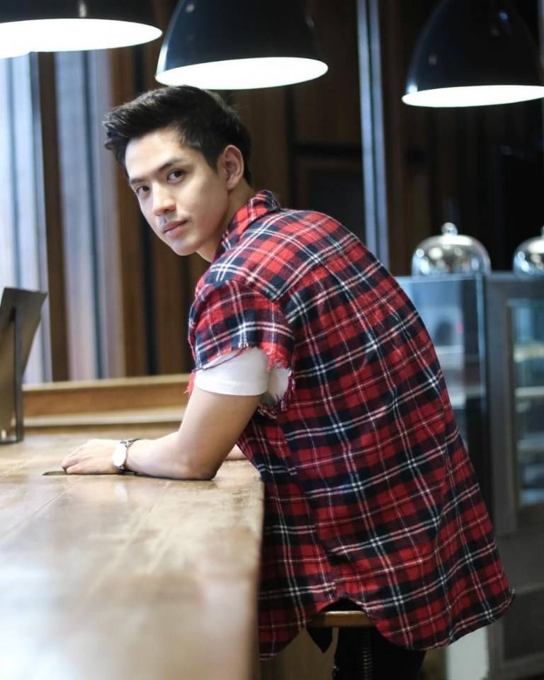 เปิดวาร์ป “ฟิล์ม ธนภัทร” หรือ “บอสวศิน” ในละคร “เมีย 2018” หนุ่มหล่อเสน่ห์แรง ที่สาวๆกำลังกรี๊ดหนักมาก!
