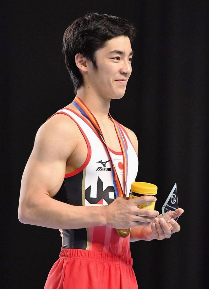 นักยิมนาสติกหนุ่มหล่อ Shirai Kenzo
