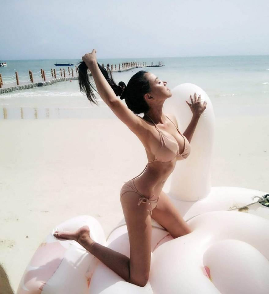 แซ่บอะ เปิ้ล ไอริณ โชว์ท่ายากริมทะเล