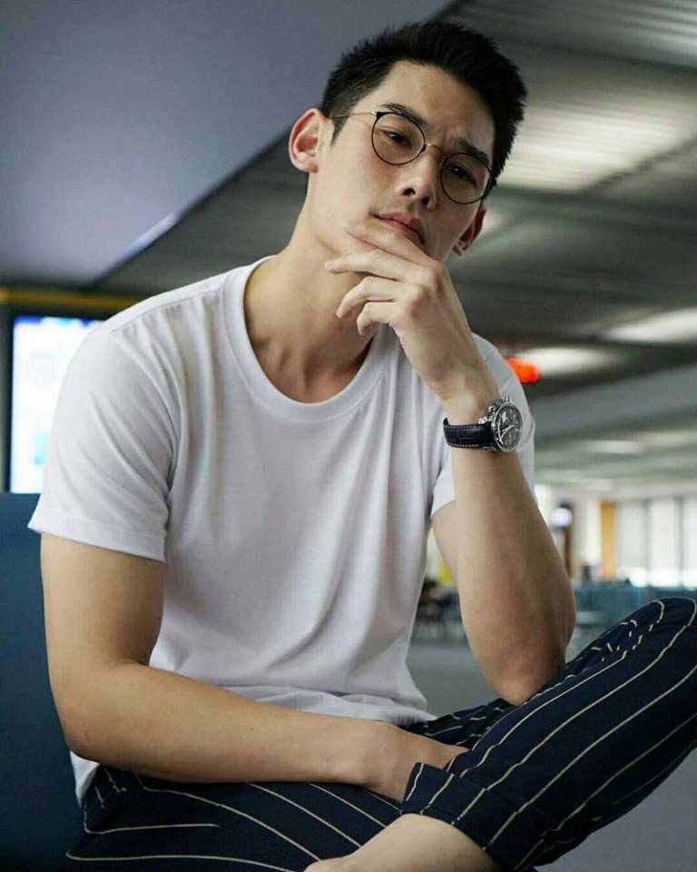 สามีขาวอ่ะ