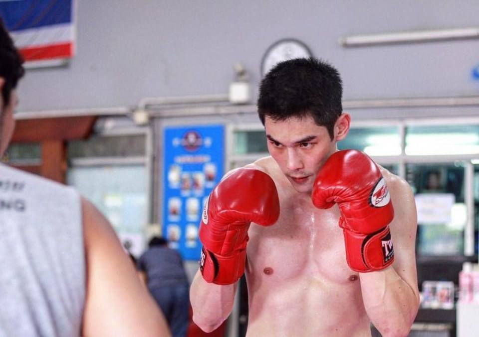 สามีขาวอ่ะ