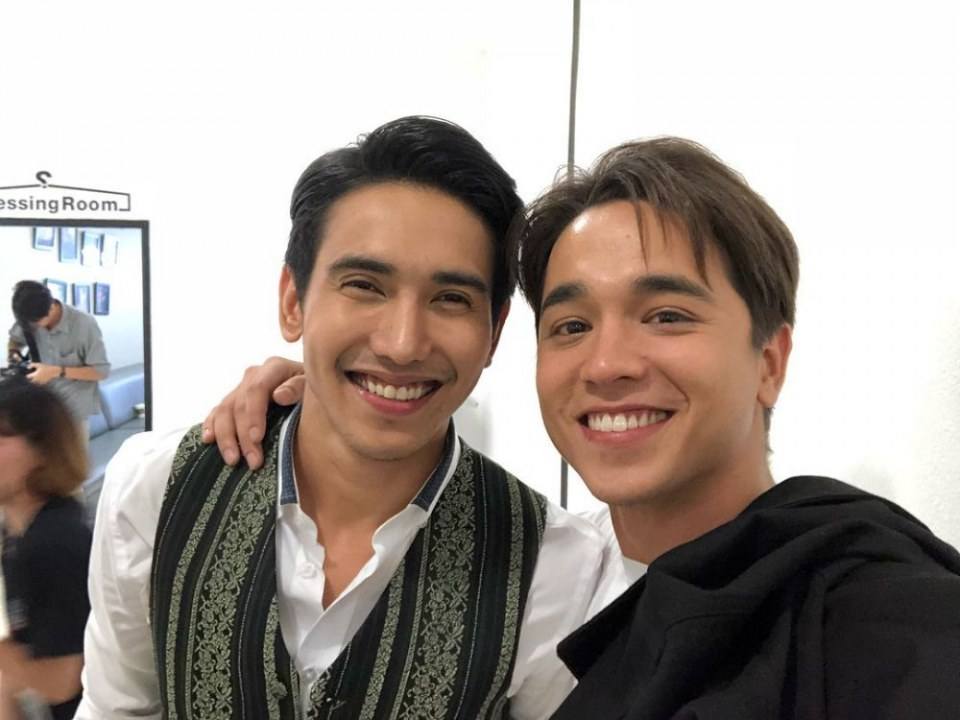 ทั้ง2สามีคลั่งอ่ะ