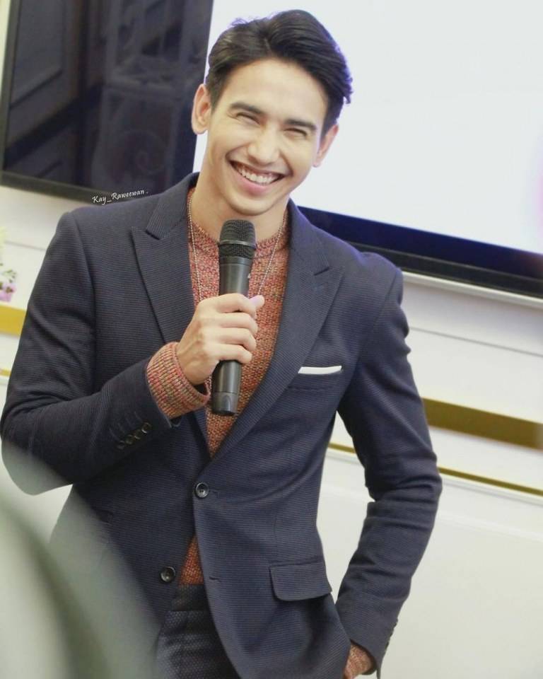 ทั้ง2สามีคลั่งอ่ะ