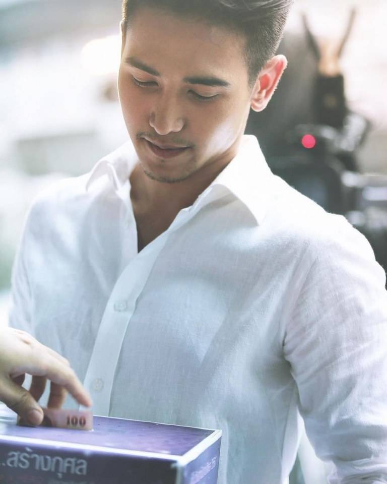 ทั้ง2สามีคลั่งอ่ะ