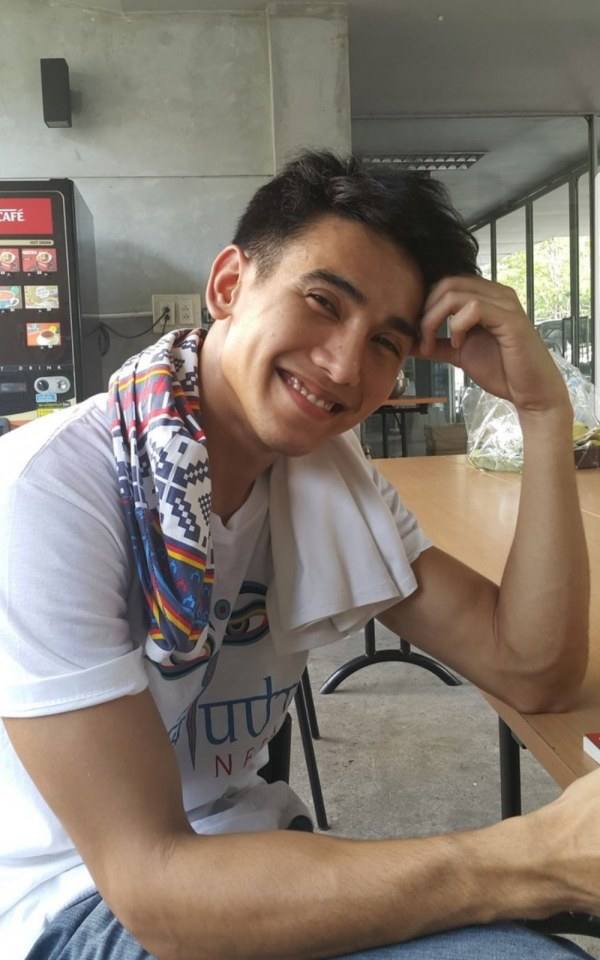ทั้ง2สามีคลั่งอ่ะ
