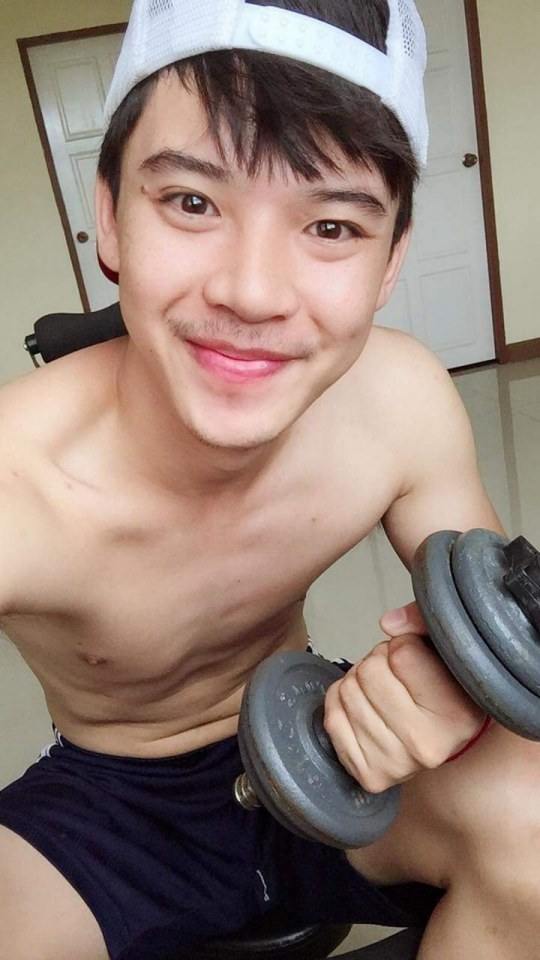 แม็คกี้ ฤทธิศร นักร้องหนุ่มหล่อ