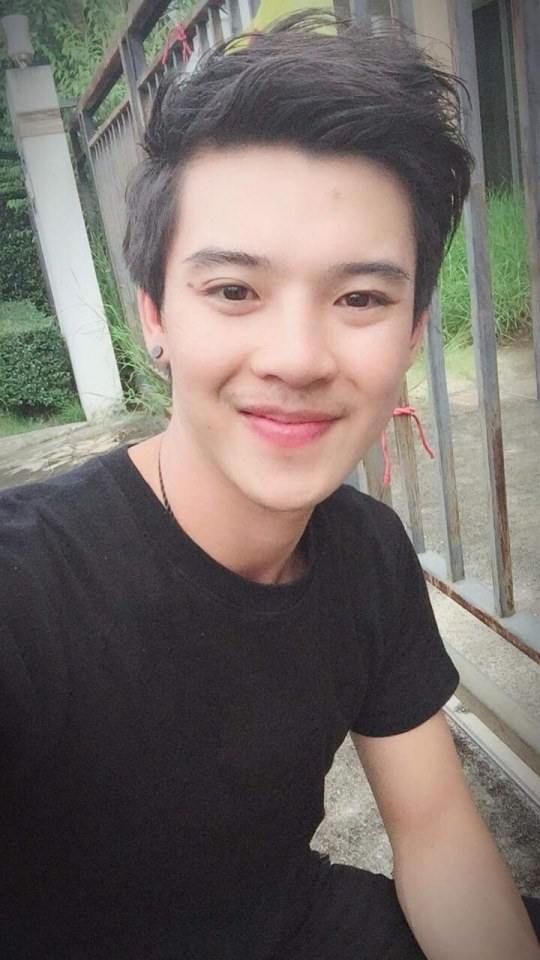 แม็คกี้ ฤทธิศร นักร้องหนุ่มหล่อ