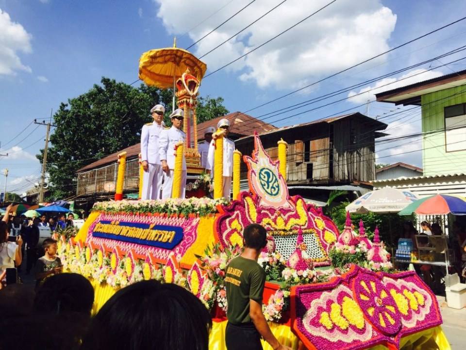 สระบุรี ประเพณีตักบาตรดอกเข้าพรรษาหนึ่งเดียวในโลก