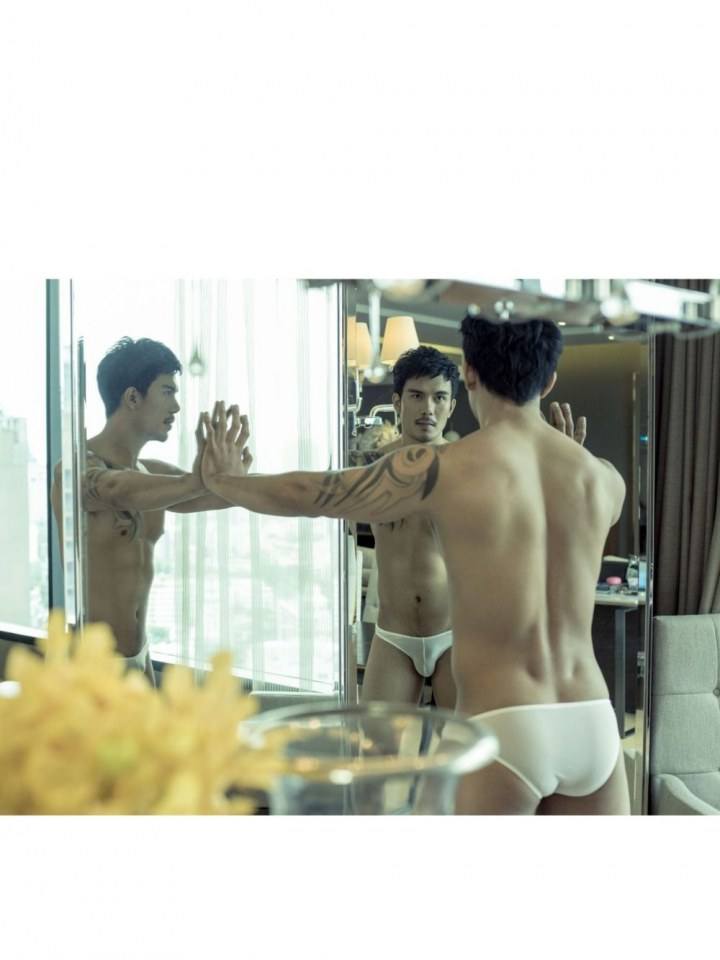 หนุ่มวี ทวีพงษ์ ผิวเข้มๆ รอยสักฟินๆหุ่นแน่นๆ