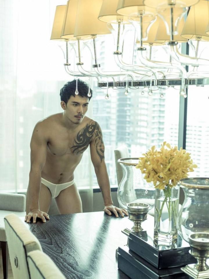 หนุ่มวี ทวีพงษ์ ผิวเข้มๆ รอยสักฟินๆหุ่นแน่นๆ